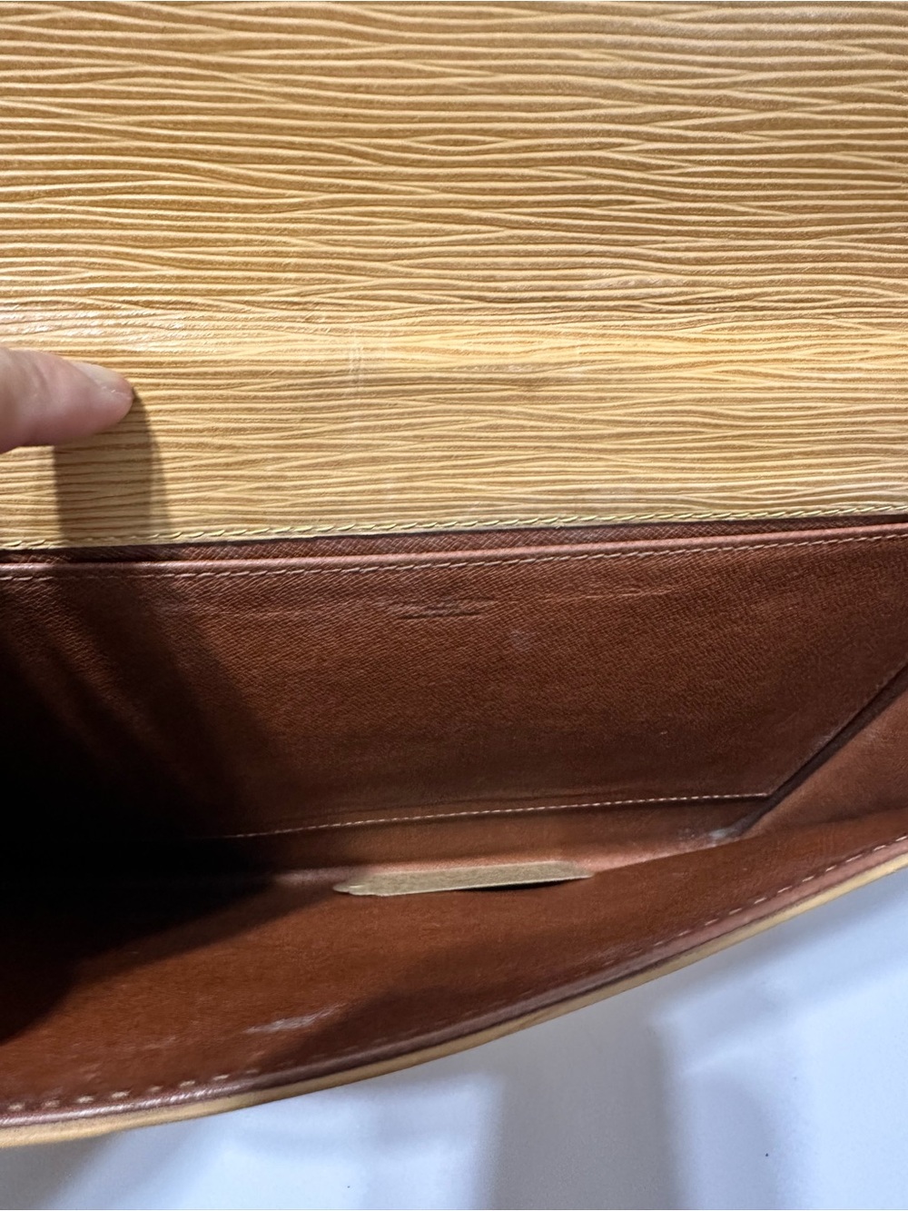 Louis Vuitton ❤️🌟 872VI Leather Document Folio in Camel Brown ⭐️ - Picture 6 of 7
